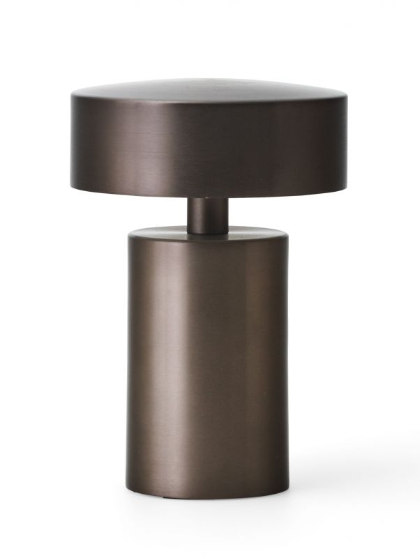 Nahaufnahme der Audo Column Tischleuchte in Bronze, tragbar und dimmbar.